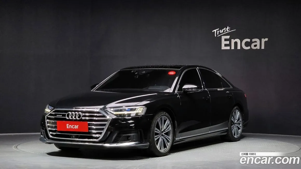 Audi A8 — фото 1