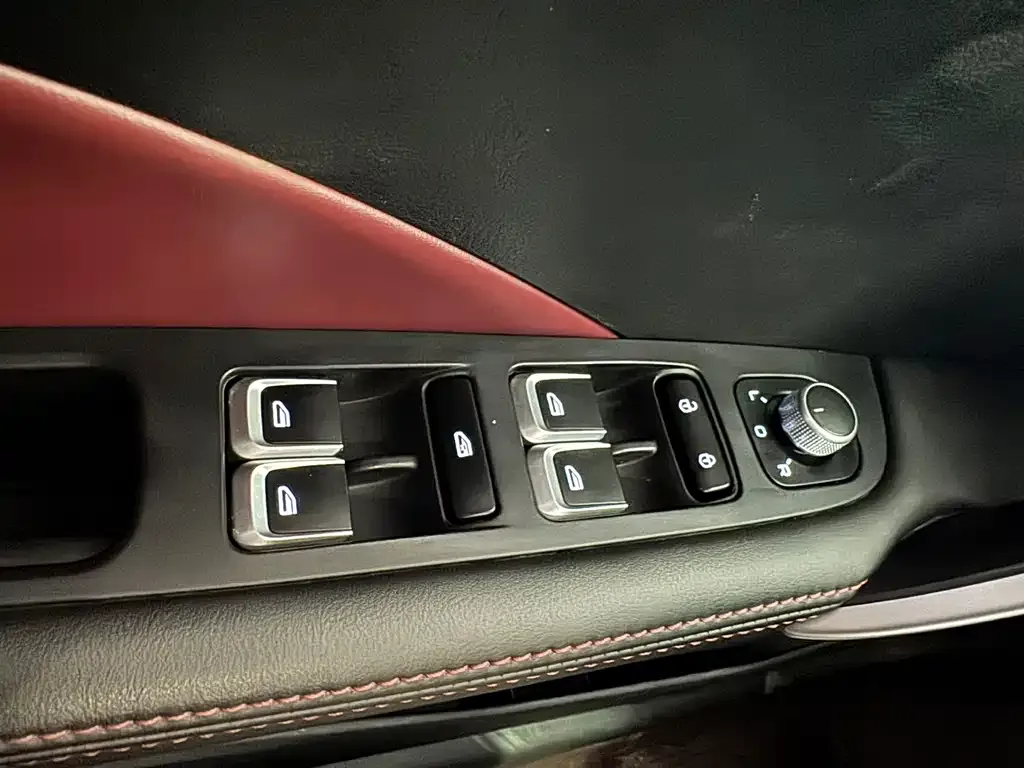 Geely Binyue — фото 10