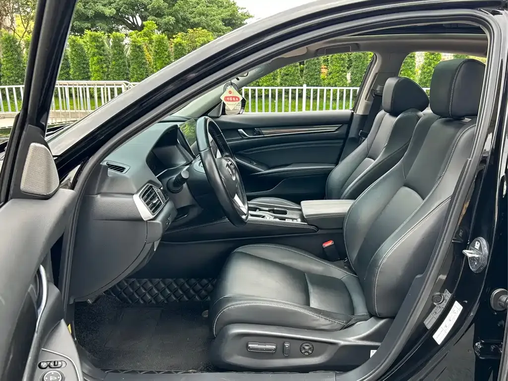 Honda Accord — фото 10
