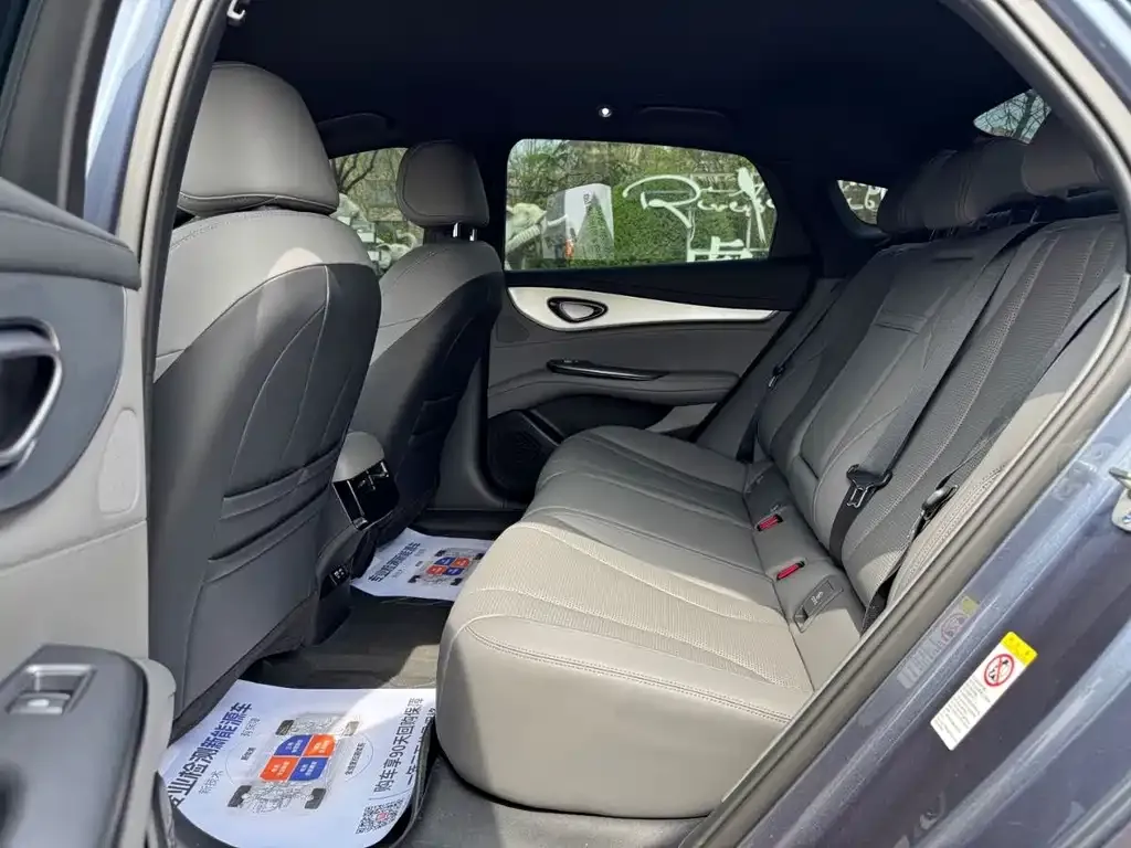 BYD Seal 07 DM-i — фото 7