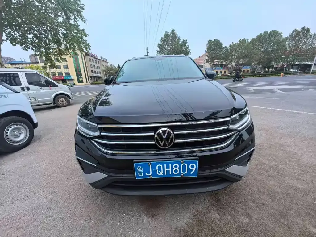 Volkswagen Tiguan L — фото 7