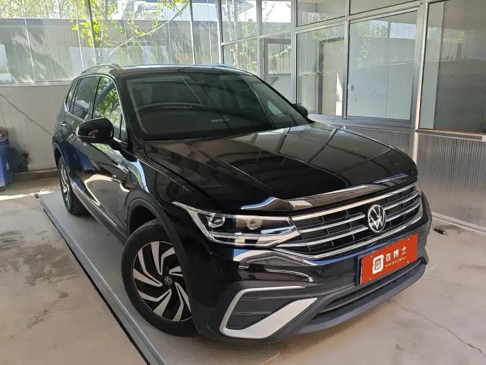 Volkswagen Tiguan L — фото 5