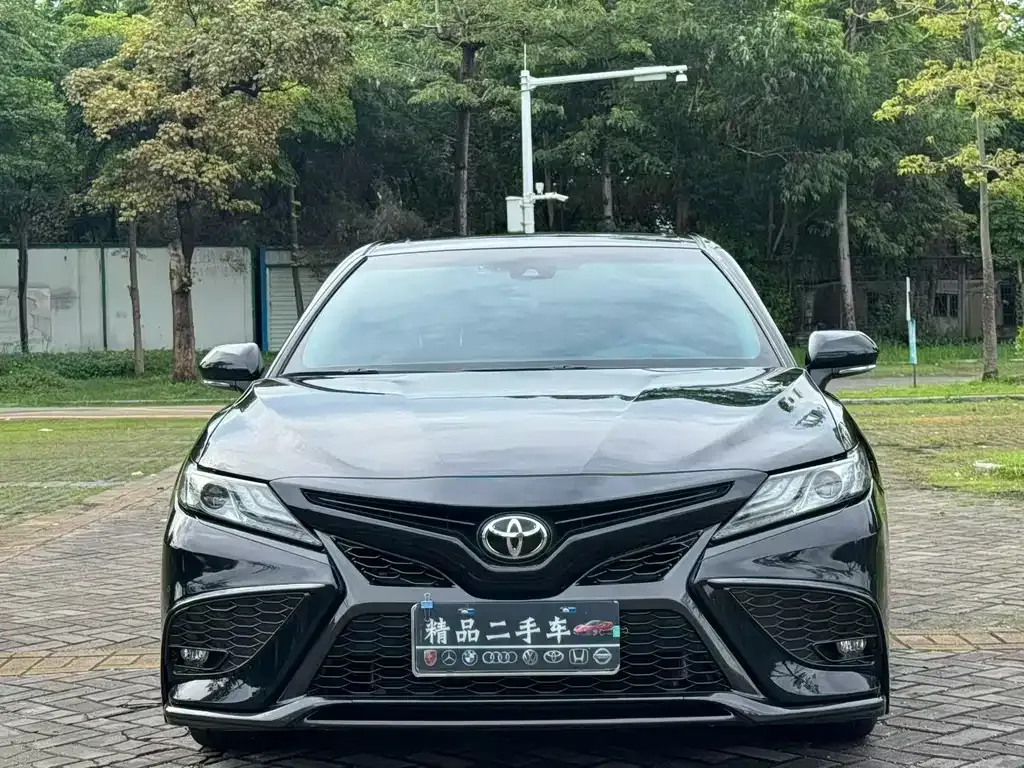 Toyota Camry — фото 7