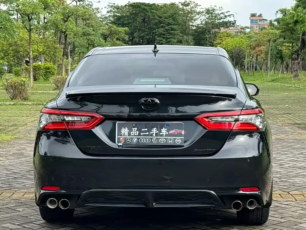 Toyota Camry — фото 5