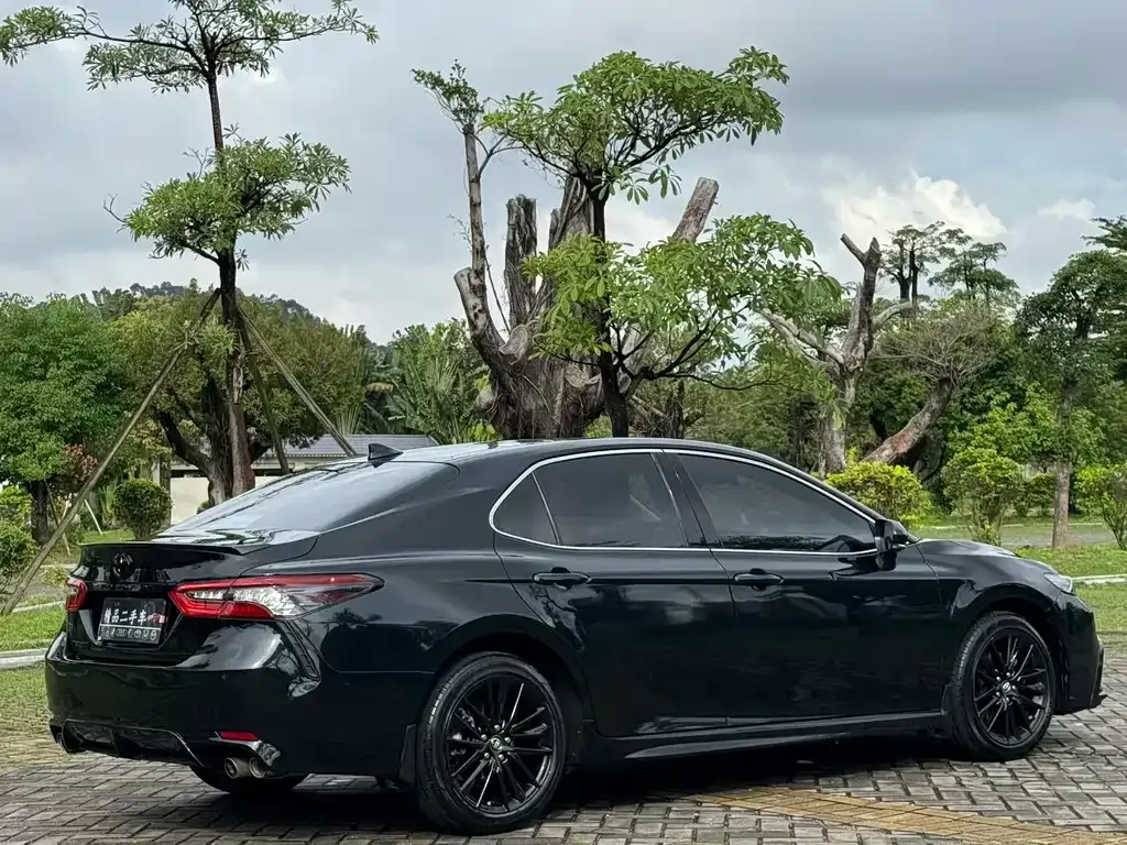 Toyota Camry — фото 6