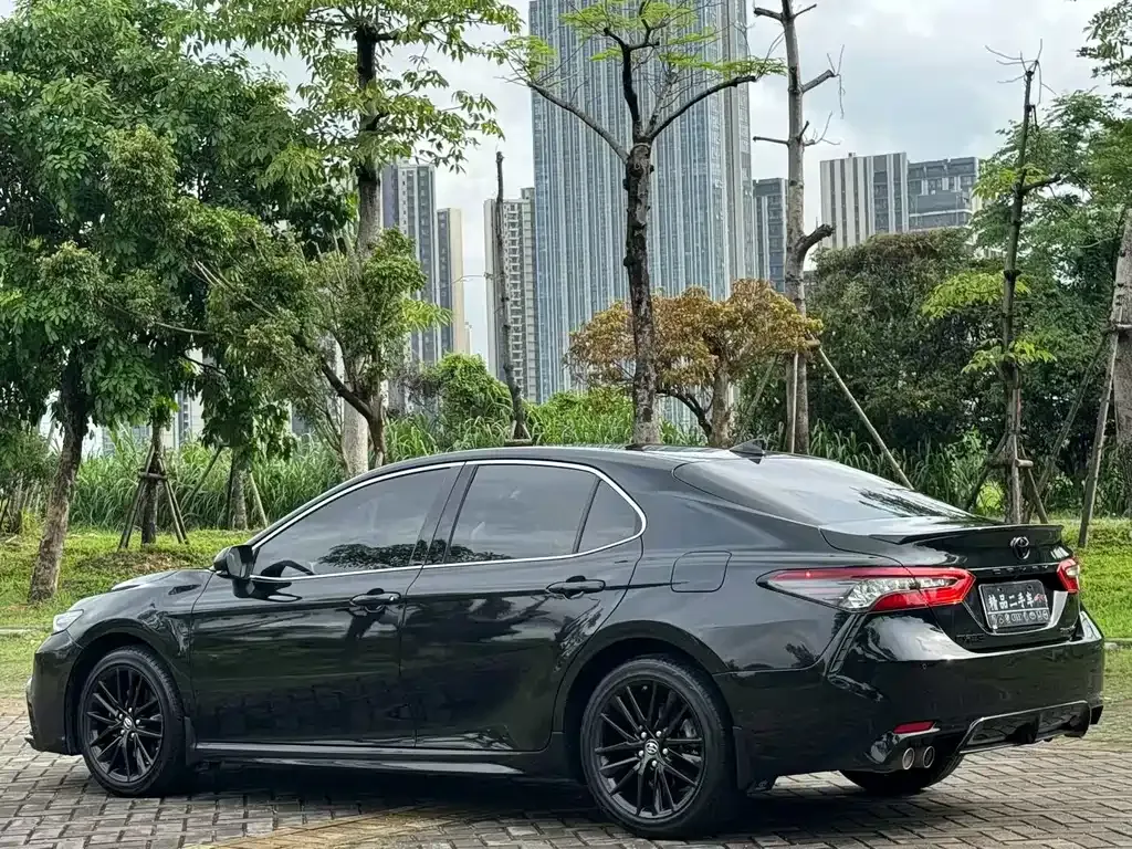 Toyota Camry — фото 10