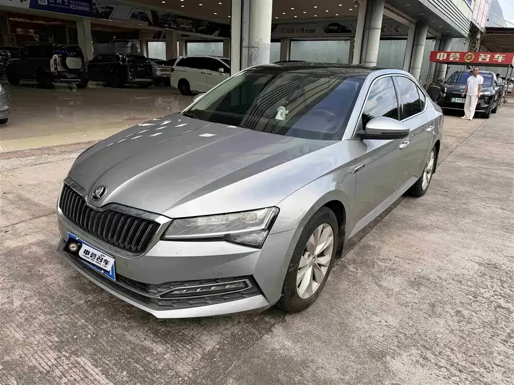 Skoda Superb — фото 1