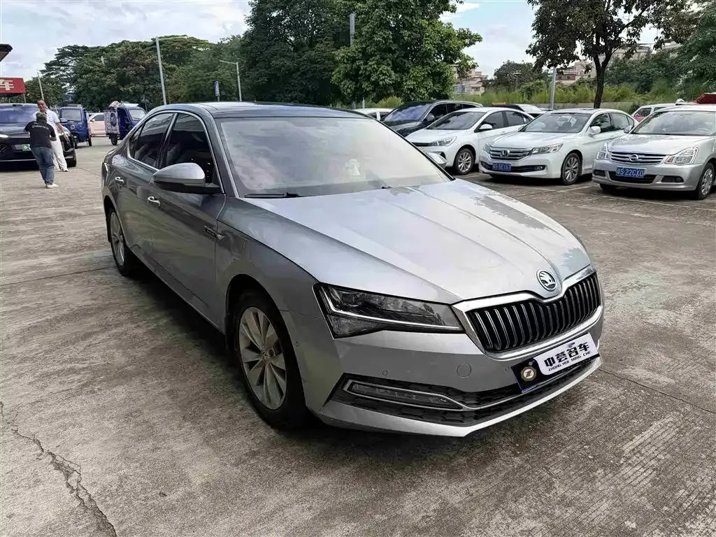 Skoda Superb — фото 3