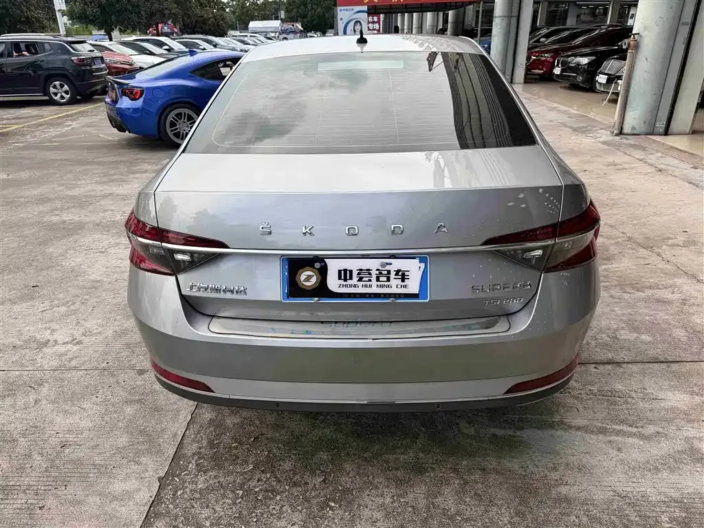 Skoda Superb — фото 9