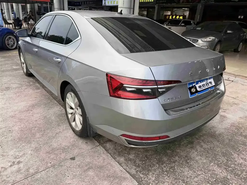 Skoda Superb — фото 7