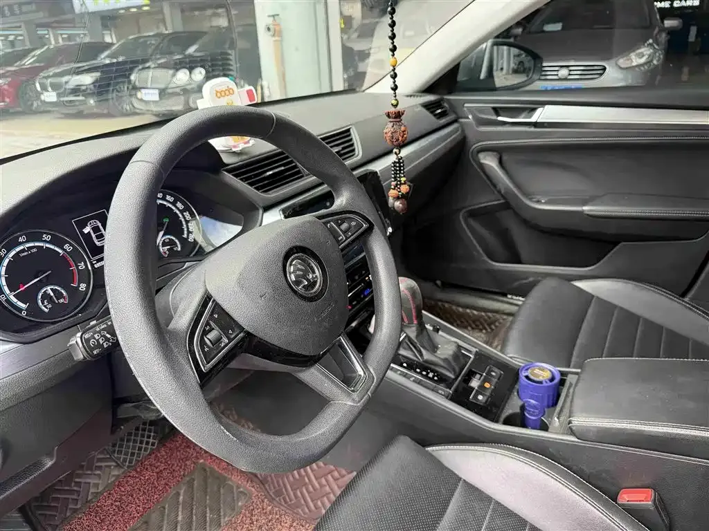 Skoda Superb — фото 5