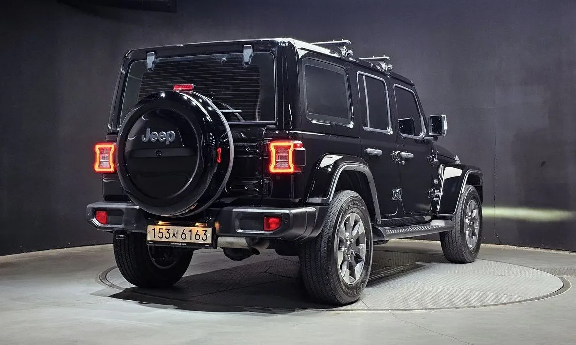 Jeep Wrangler — фото 10
