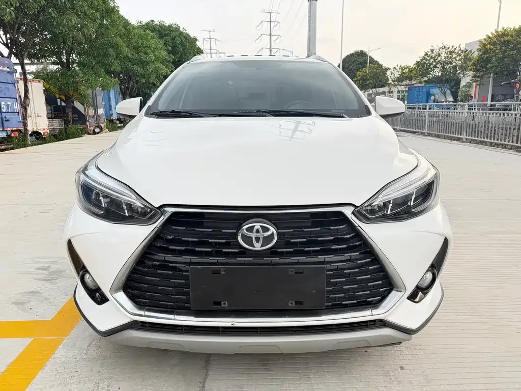 Toyota Yaris L — фото 4