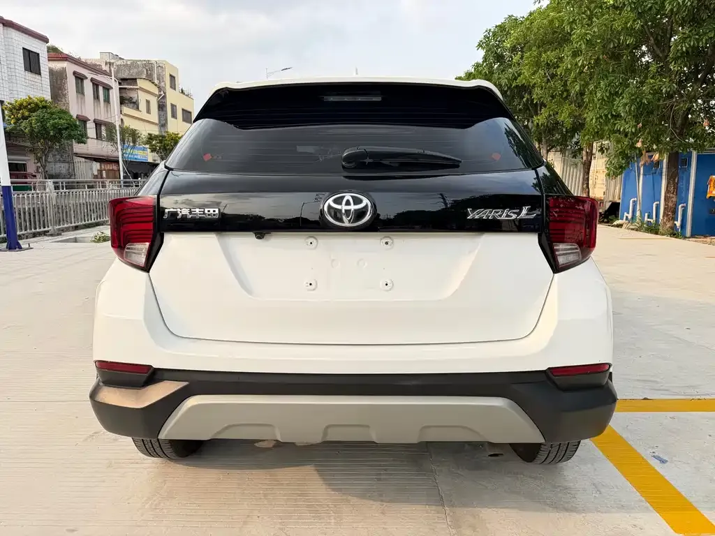 Toyota Yaris L — фото 7