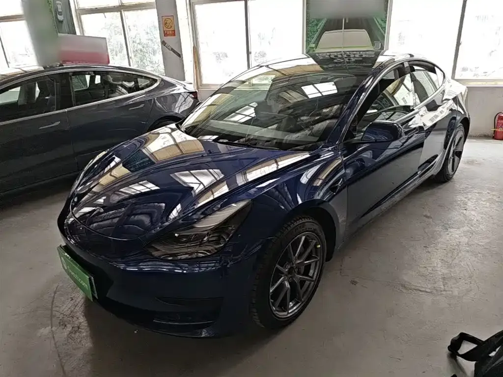 Tesla Model 3 — фото 1