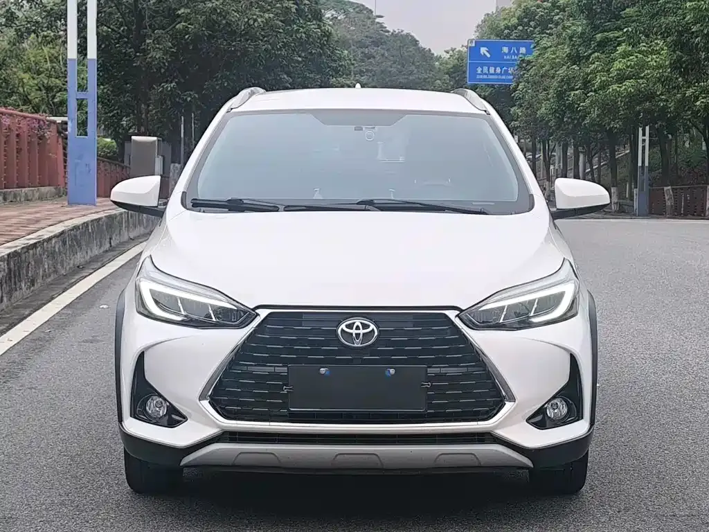 Toyota Yaris L — фото 5