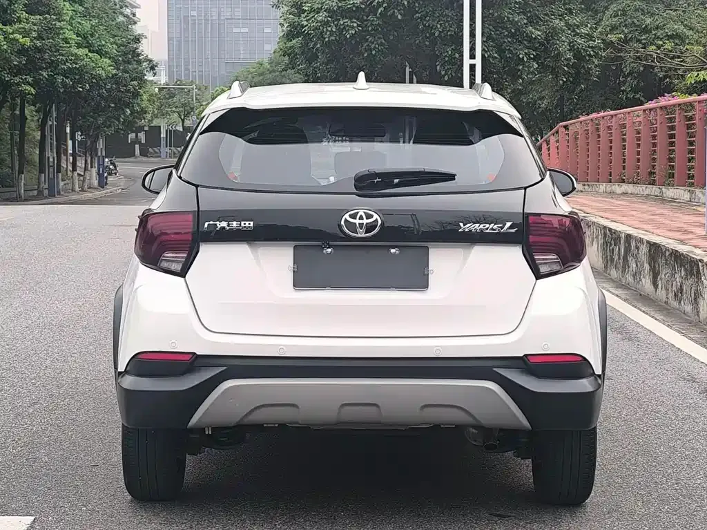 Toyota Yaris L — фото 8