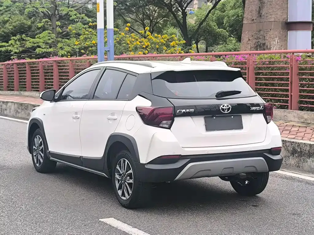 Toyota Yaris L — фото 6