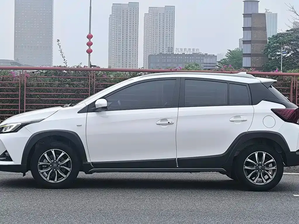 Toyota Yaris L — фото 4