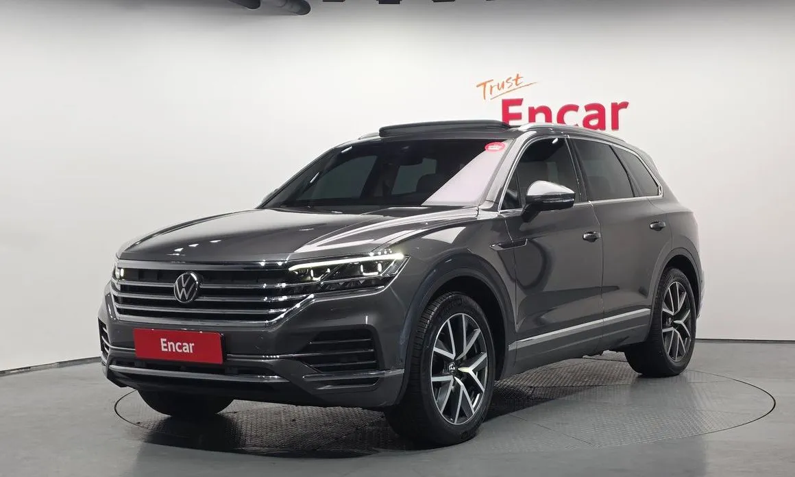 Volkswagen Touareg — фото 1