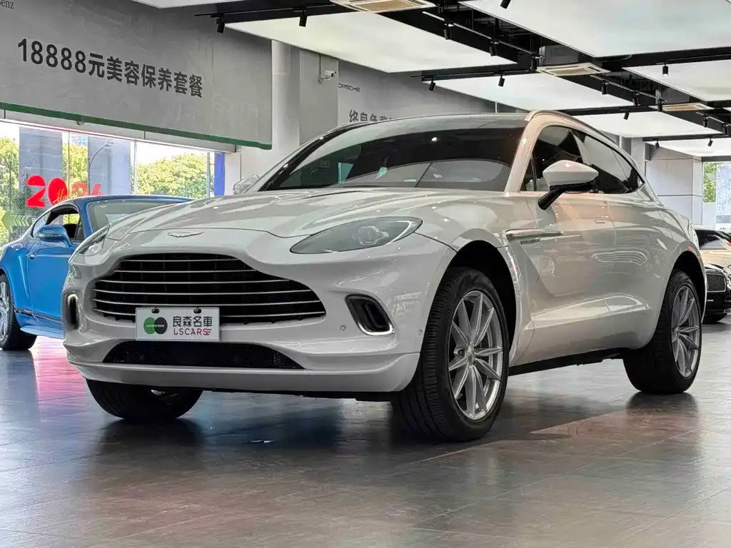 Aston Martin DBX — фото 1