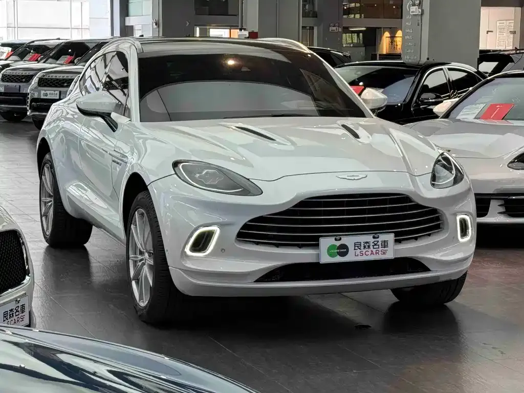 Aston Martin DBX — фото 5
