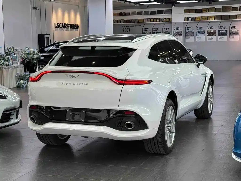 Aston Martin DBX — фото 2