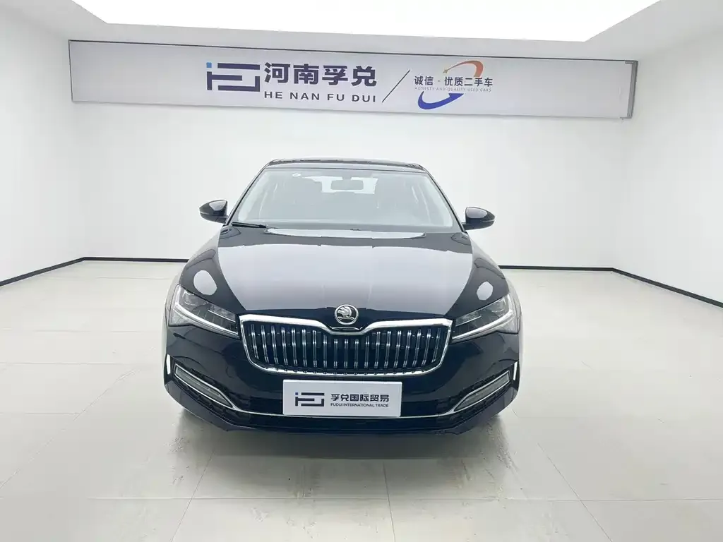 Skoda Superb — фото 2