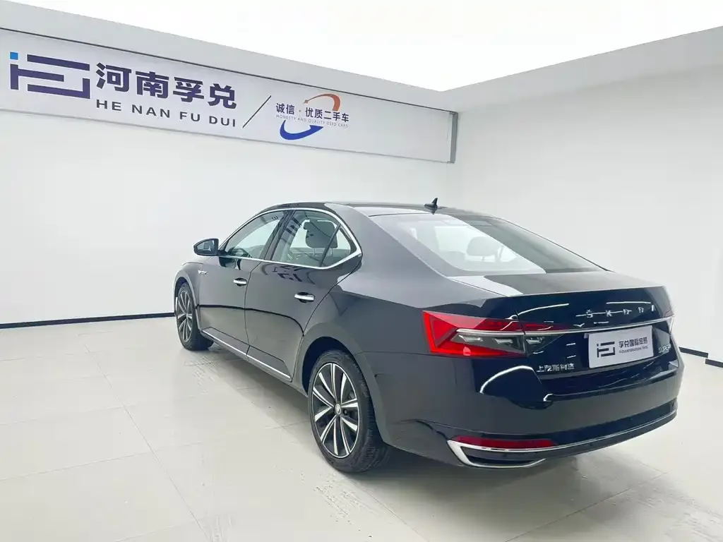 Skoda Superb — фото 4