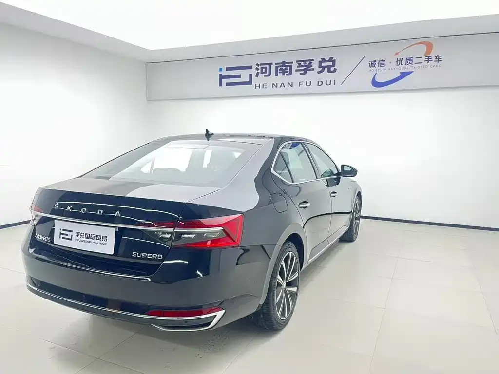 Skoda Superb — фото 6