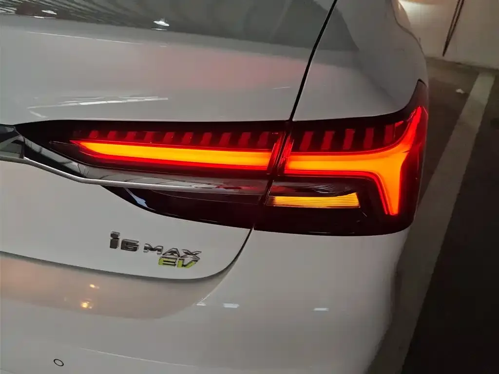 Roewe i6 MAX New Energy — фото 9