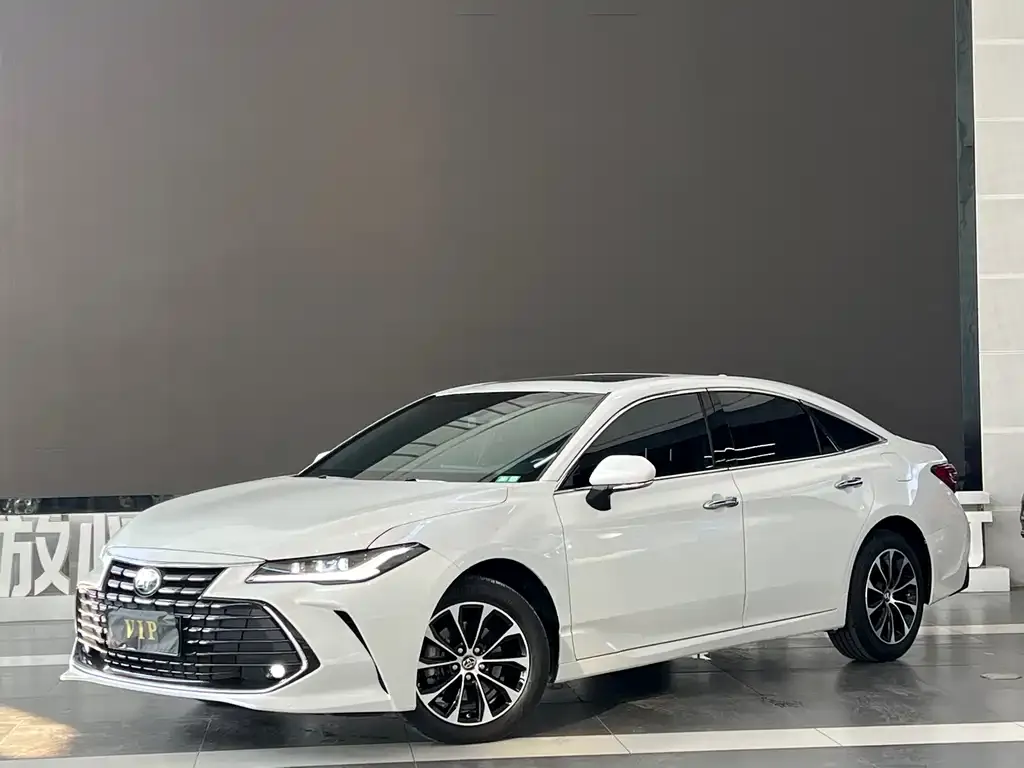 Toyota Avalon — фото 1