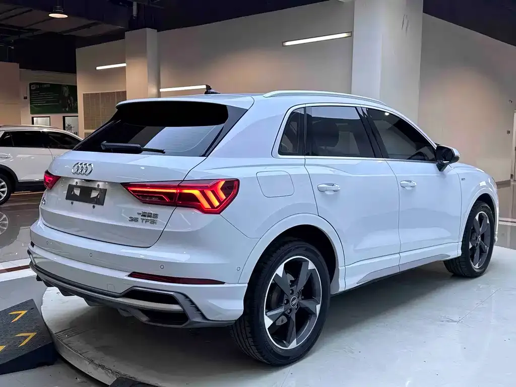 Audi Q3 — фото 10