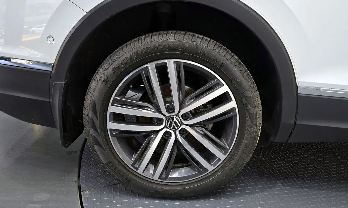 Volkswagen Tiguan — фото 8