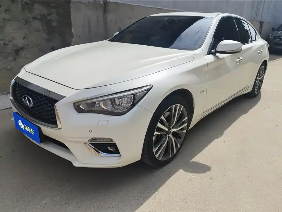 Infiniti Q50L — фото 1