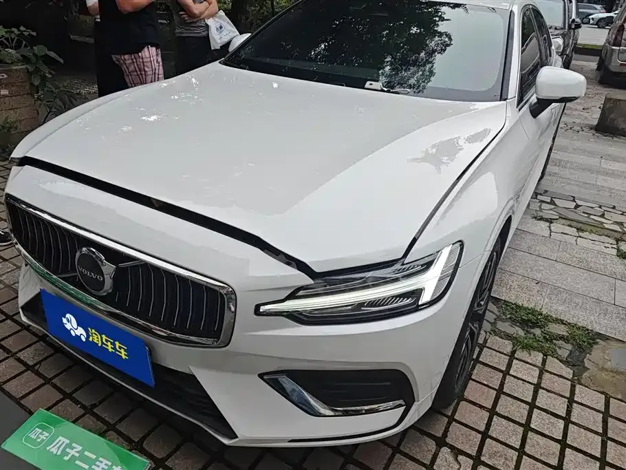 Volvo S60 — фото 1