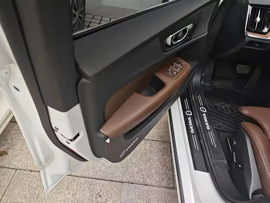 Volvo S60 — фото 10