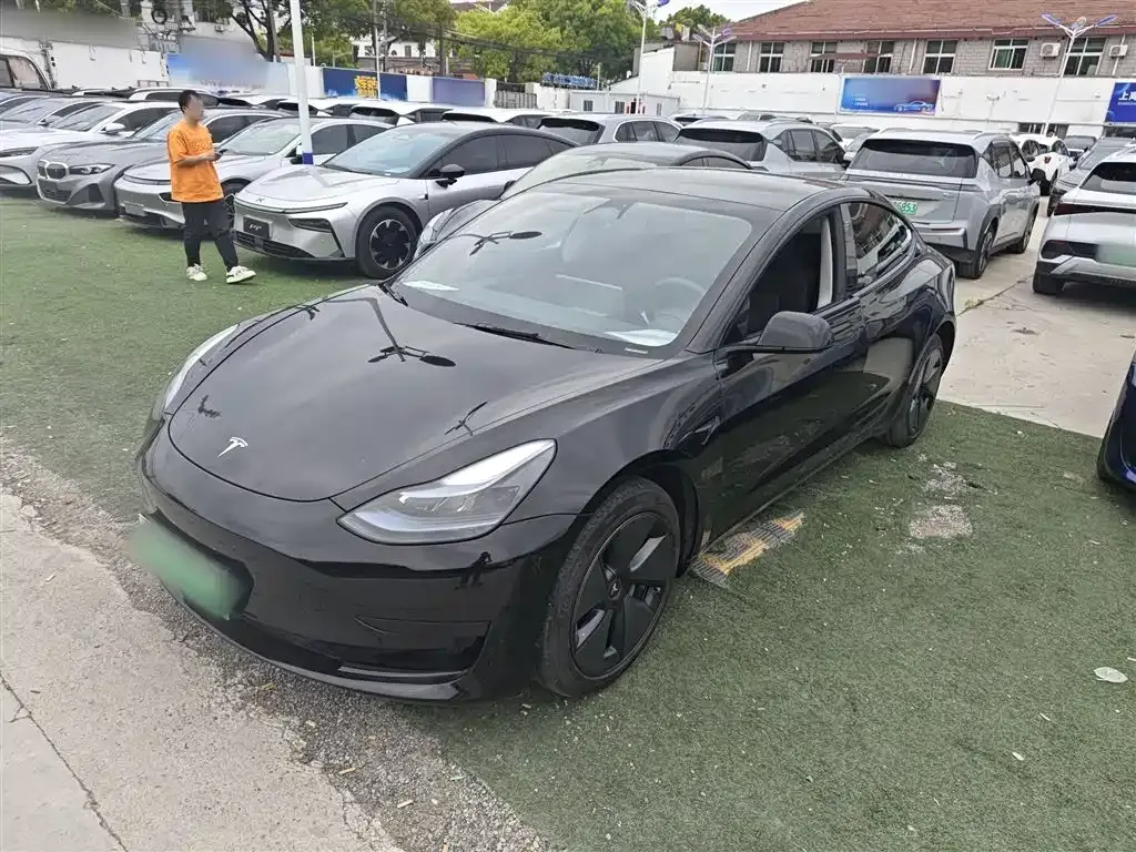 Tesla Model 3 — фото 1