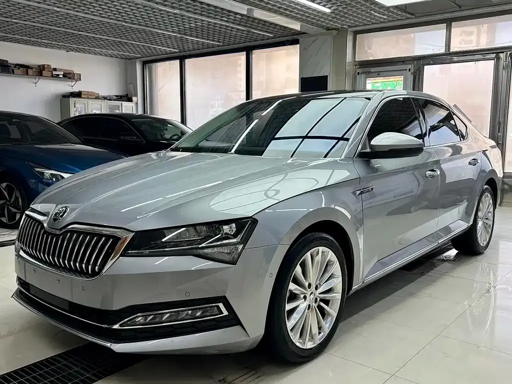 Skoda Superb — фото 1