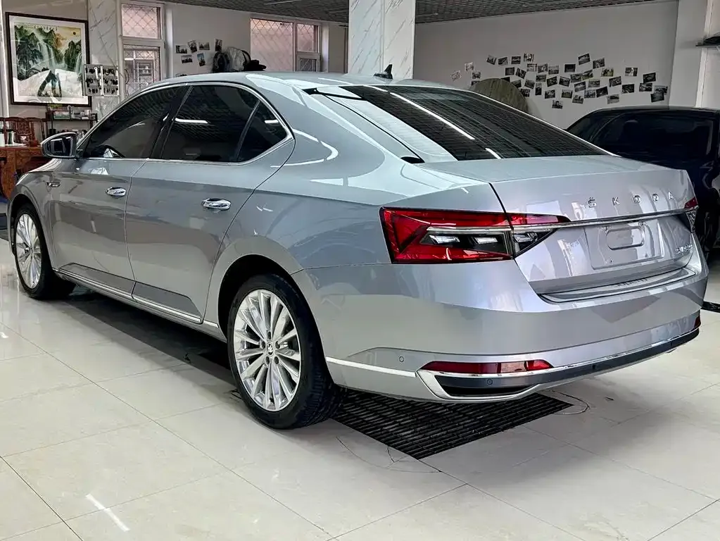 Skoda Superb — фото 4