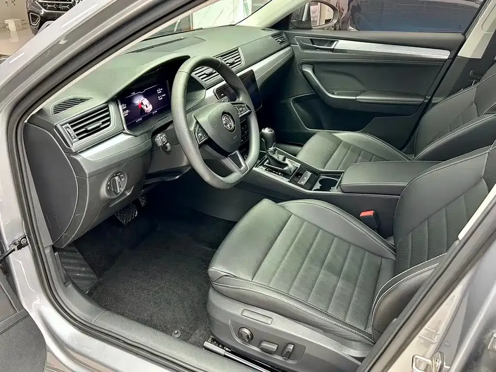Skoda Superb — фото 3