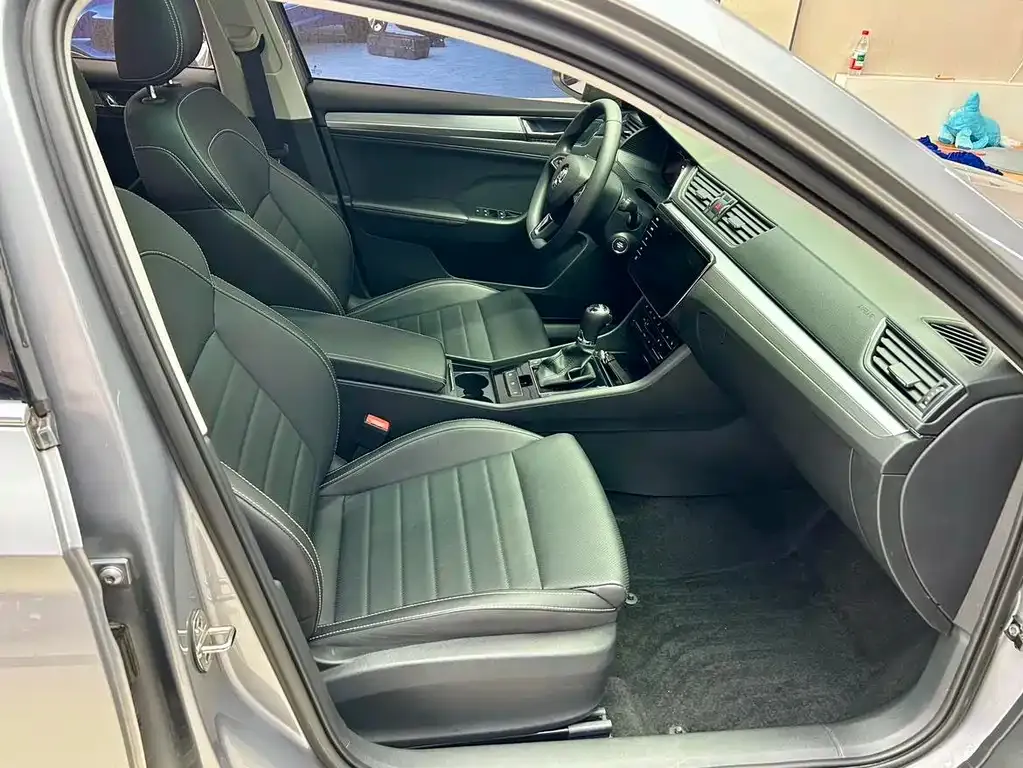 Skoda Superb — фото 10