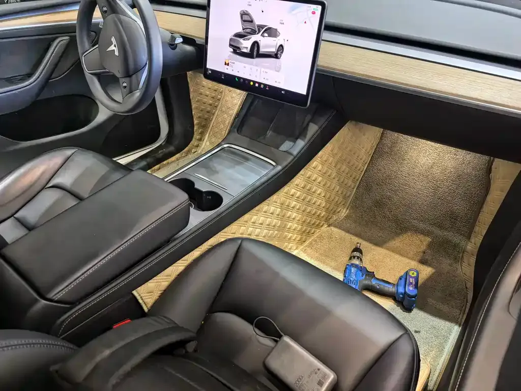 Tesla Model Y — фото 9