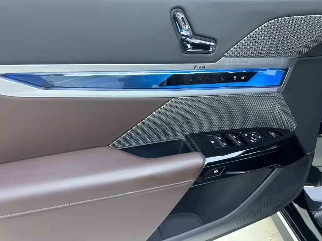 BMW 7 Series — фото 10