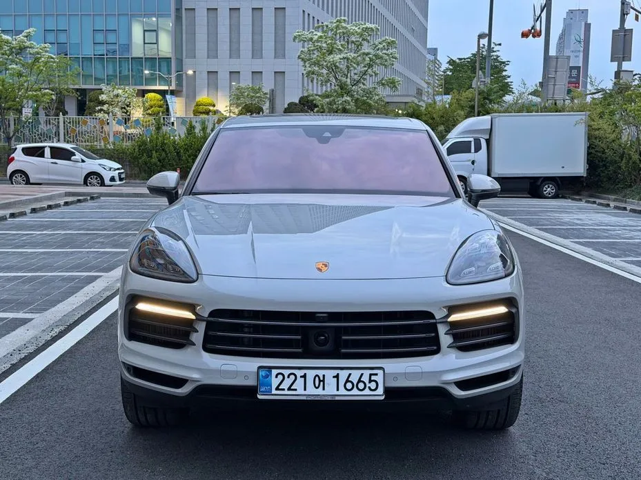 Porsche Cayenne — фото 1