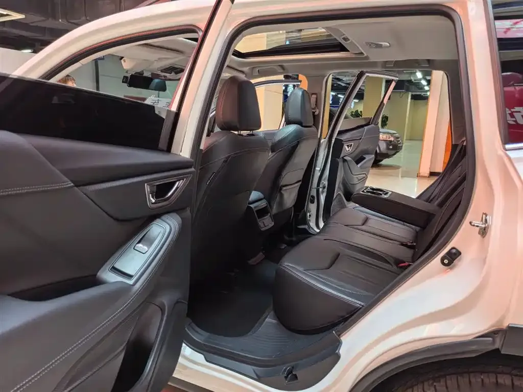 Subaru Forester — фото 7