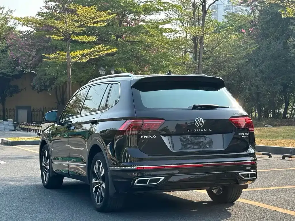 Volkswagen Tiguan L — фото 2