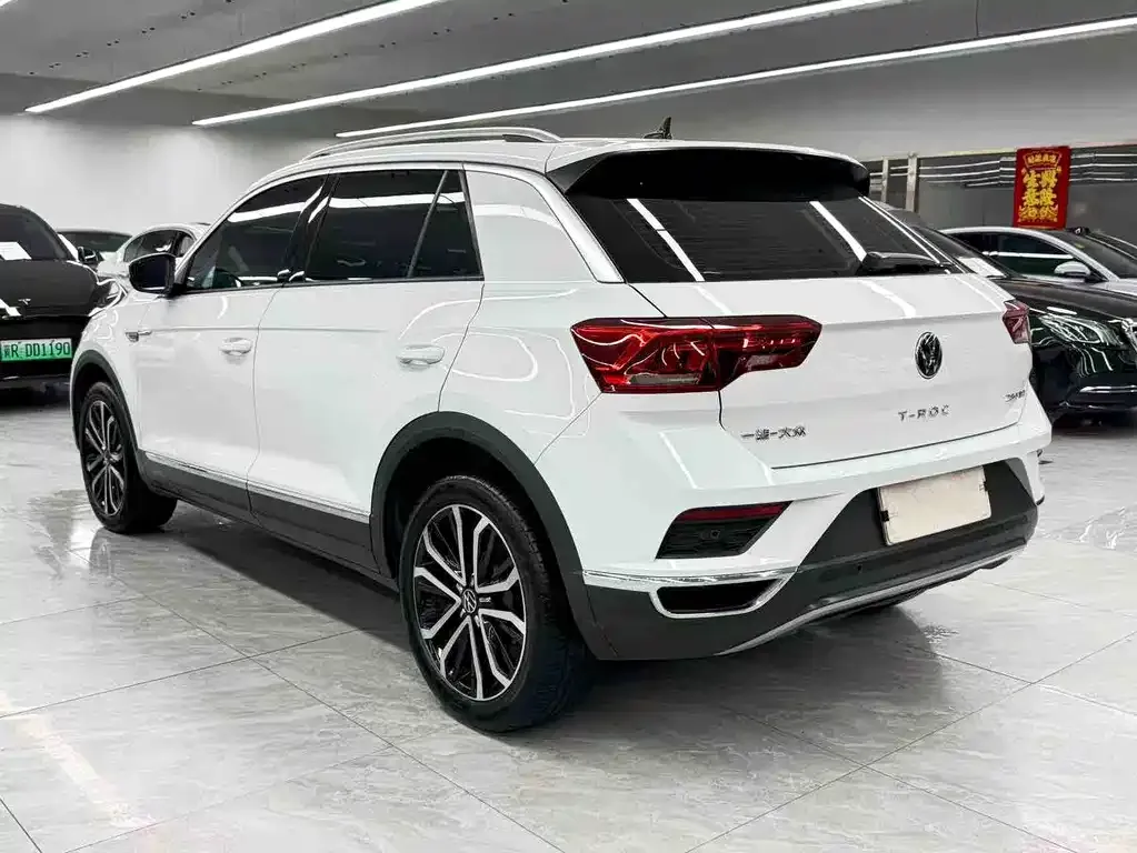 Volkswagen T-Roc — фото 7