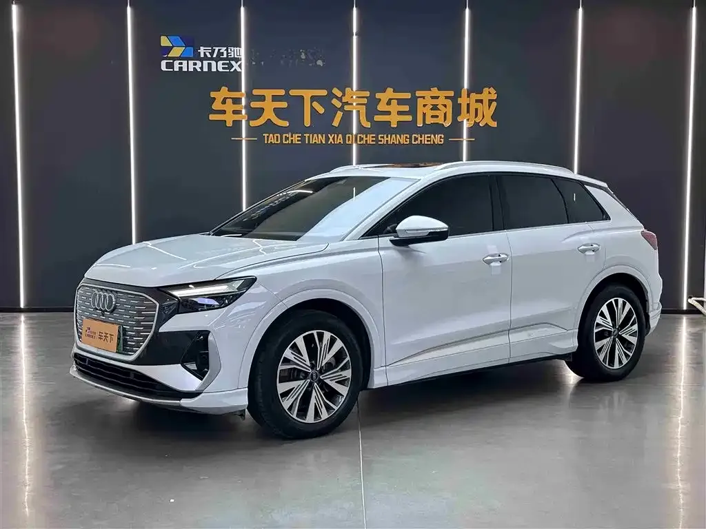 Audi Q4 e-tron — фото 1