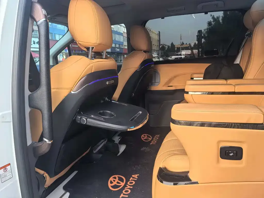 Toyota Granvia — фото 9